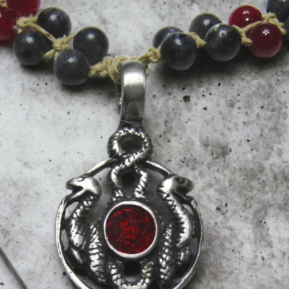 NEW Handmade Double Snake Necklace. Gray Labradorite &Red Agate Gemstone Bead - Picture 3 of 7